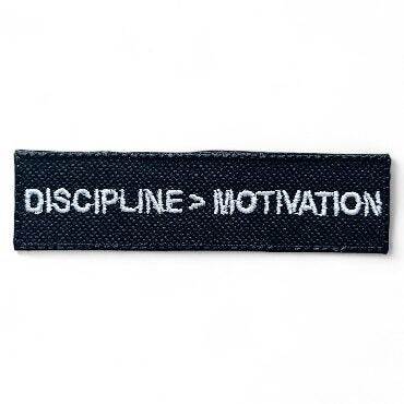 Naszywka DISCIPLINE > MOTIVATION