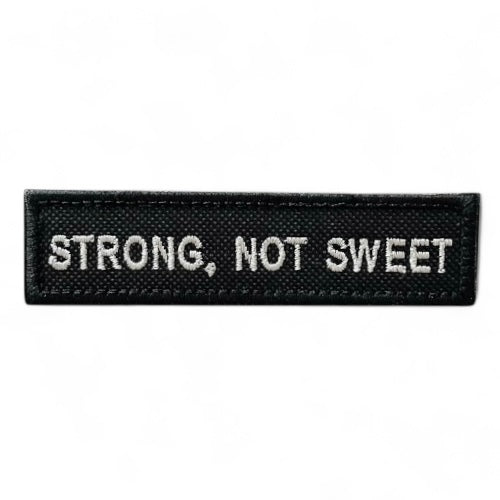 Naszywka STRONG, NOT SWEET