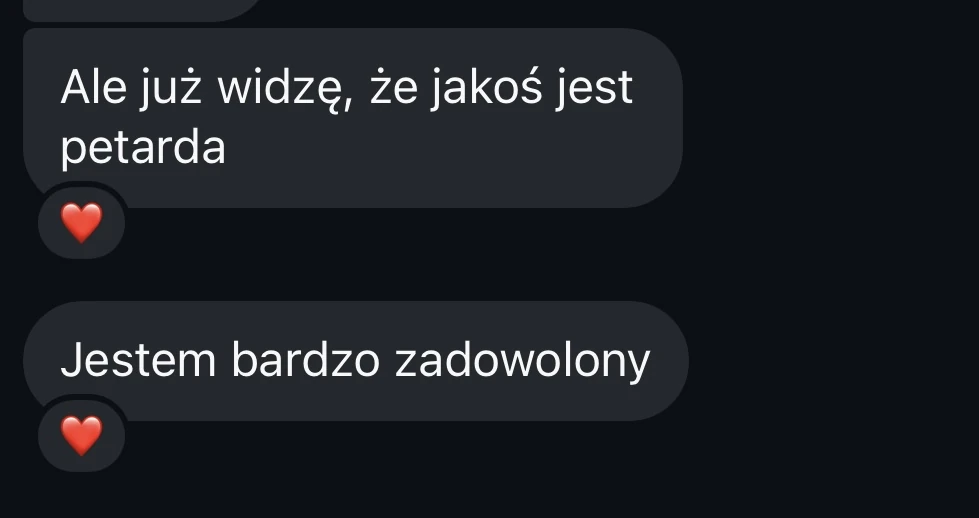Wiadomości na Instagramie o jakości plecaka i zadowoleniu z zakupu. Dane rozmówcy ukryte.